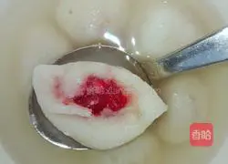 Illustration of handmade strawberry glutinous rice balls 13