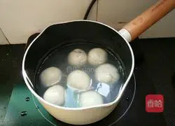 Illustration of making black sesame glutinous rice balls 10