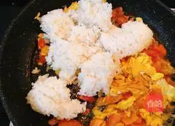 Illustration of how to make tomato and egg fried rice 6