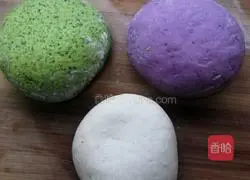 Illustration of how to make chrysanthemum colored steamed buns 1