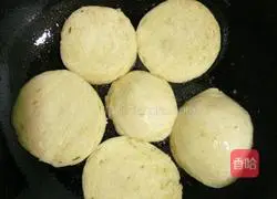 Pepper and salt steamed bun slices Illustration of how to do it 4