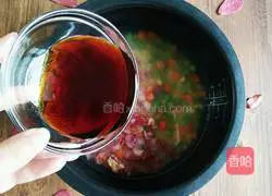 Illustration of how to make Cantonese sausage braised rice 4