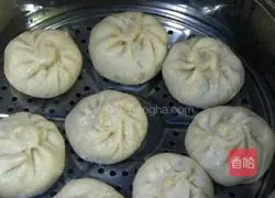 Illustration of how to make pork, celery and mushroom buns 9