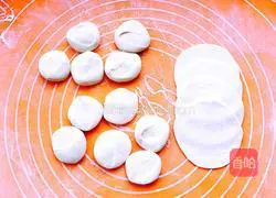 Illustration of how to make crescent dumplings 4