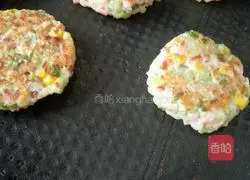 Illustration of how to make pan-fried potato pancakes 6