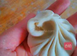 Illustration of how to make chrysanthemum buns 2