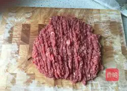 Illustration of how to make beef and celery dumplings 1