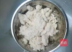 Illustration of how to make scallion potato pancakes 1