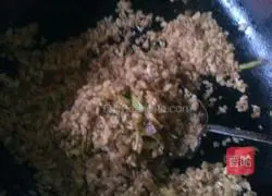 Illustration of how to make egg fried rice 9