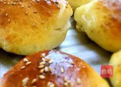 Illustration of how to make milk-flavored baked steamed buns 3