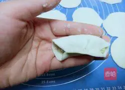 Illustration of how to make leek and egg dumplings 12