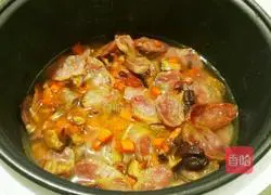 Illustration of how to cook sausage and rice 7