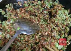 Illustration of how to make steamed buns with meat and beans in sauce 5