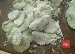 Illustration of how to make mugwort juice dumplings 3