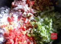 Illustration of how to make glutinous rice and shrimp siomai 6