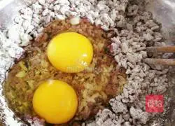 Illustration of making pepper-flavored black rice egg pancake 5