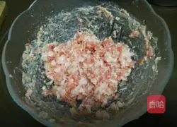 Illustration of how to make celery and pork dumpling stuffing 11