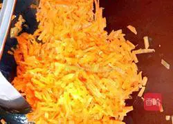 Illustration of making mushroom, pork and carrot dumplings 2