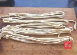 Illustration of how to make Dingding fried noodles 4