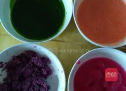 Illustration of how to make colorful vegetable juice dumplings 1