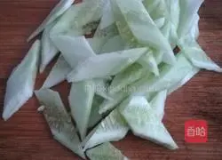 Illustration of how to make egg and vegetable fried rice 1