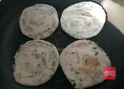 Illustration of how to make lard scallion pancake 14