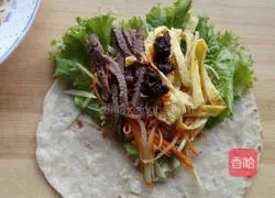 Illustration of how to make seasonal vegetable beef burrito 12