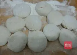 Illustration of how to make vegetarian steamed buns 2
