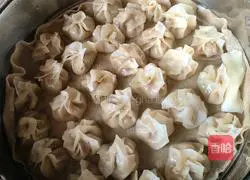 Illustration of how to make steamed buns with wonton wrappers 12