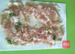 Illustration of how to make wonton and preserved egg patties 3