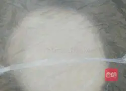 Illustration of how to make dumpling skins 5