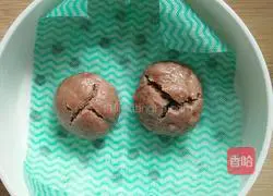 Illustration of how to make steamed buns filled with fermented wine, red dates and white fungus 3