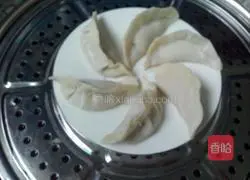 Illustration of how to make tomato and beef dumplings 9