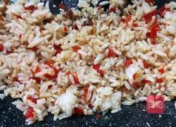 Red pepper soy sauce fried rice recipe illustration 5