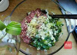 Illustration of how to make beef and green onion dumplings 3