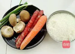 Illustration of how to make braised rice with mushrooms and sausages 1