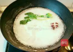 Illustration of how to make poached egg noodles 10