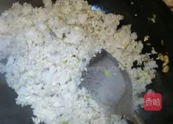 Illustration of how to make egg fried rice 3