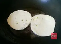 Illustration of how to make oil pancakes 9