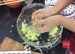 Illustration of how to make cabbage and pork pie 4