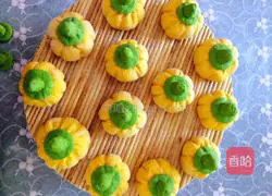 Pumpkin Red Bean Illustration of making sand buns 20