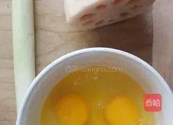 Illustration of how to make lotus root and egg dumplings 1