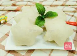 Illustration of how to make star white steamed buns 12