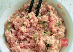 Illustration of how to make crystal steamed dumplings 1