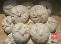 Illustration of how to make leek and egg buns 9