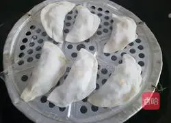 Illustration of how to make cabbage stuffed dumplings 8