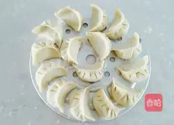 Illustration of how to make spinach and egg dumplings 16