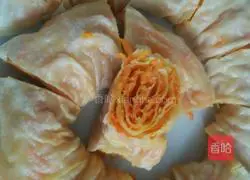 Xinjiang delicacies, illustrations of how to make carrot rolls 12