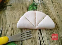 Illustration of how to make lotus leaf steamed buns 9