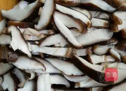 Illustration of how to make mushrooms and carrot stuffed dumplings 1